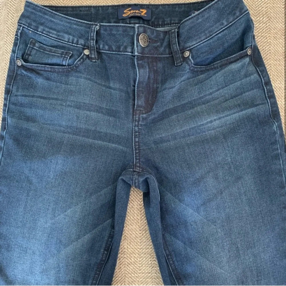 Excellent Preowned Condition Seven 7 Skinny Jeans Size 8. Very cute.